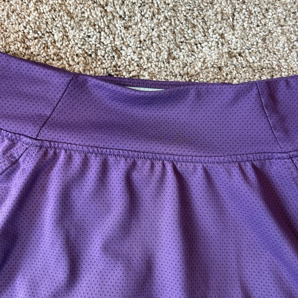 Brooks running skirt with built in shorts. Reflective areas. Back zipper pocket - Picture 3 of 10